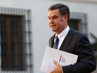 Senador Ossandón enfrenta resistencia en el caótico barrio Meiggs
