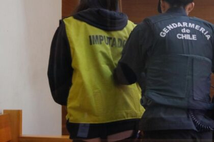 Madre acusada de abandonar a su hija en plaza de Puerto Montt