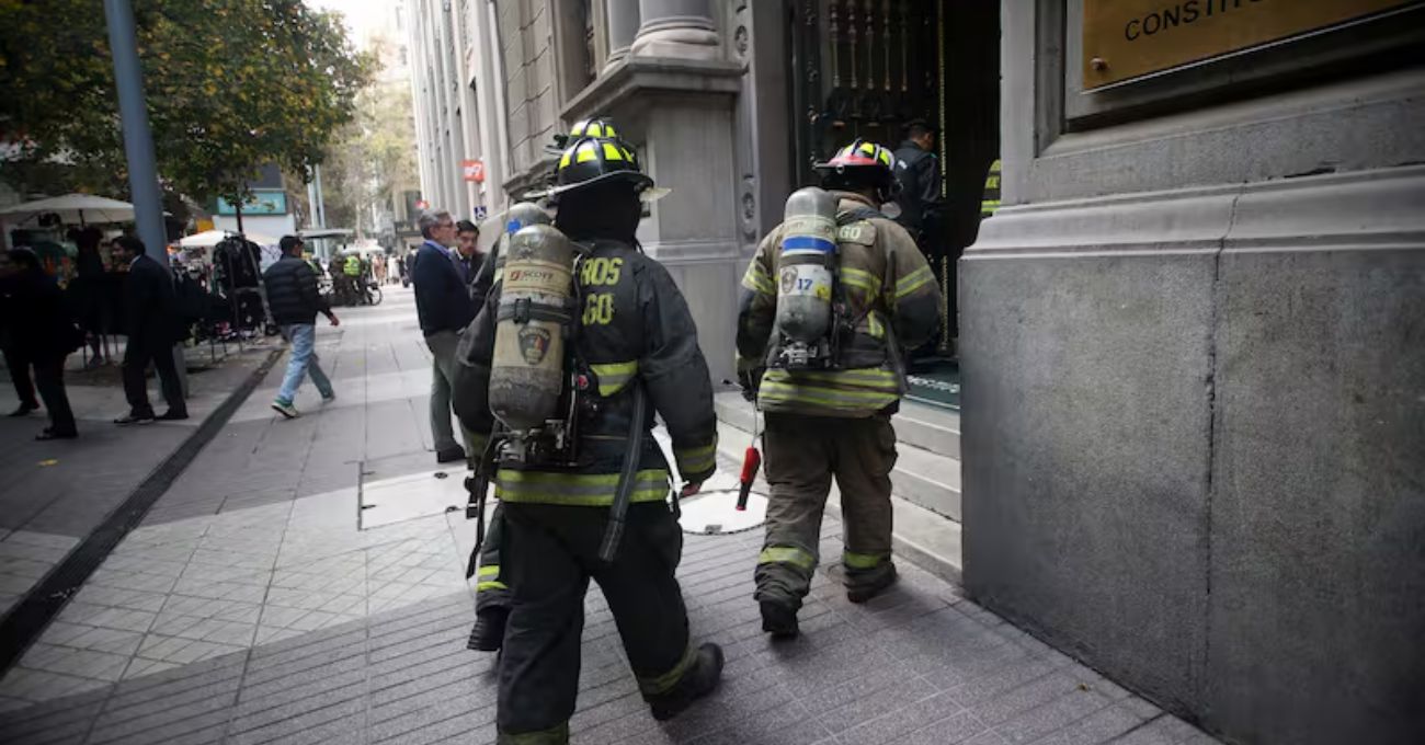 Emergencia en Santiago: Intensa búsqueda causa fuerte olor a gas