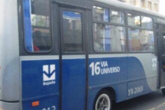 Incidente en micro de línea Vía Universo: pierde ruedas traseras sin heridos