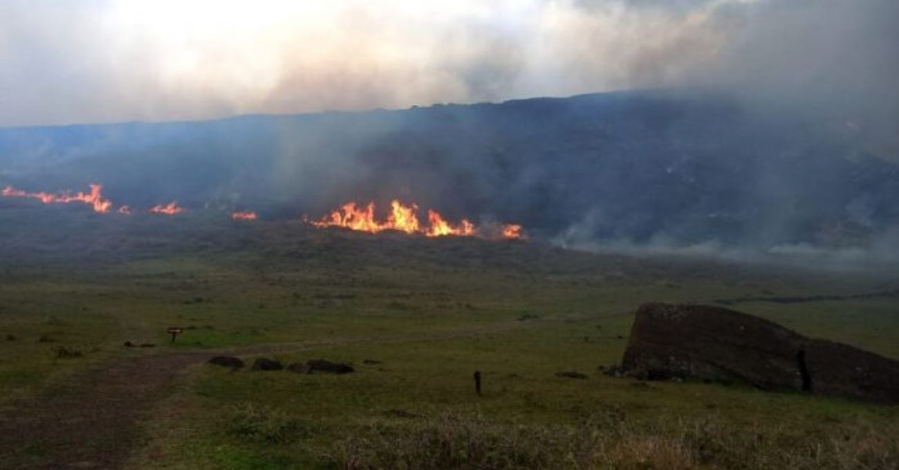 Alerta Roja en Isla de Pascua por incendio forestal "Pau Hito"