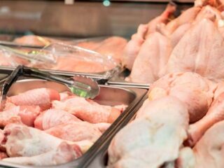 Gobierno descarta alzas en precio del pollo tras suspensión de importaciones