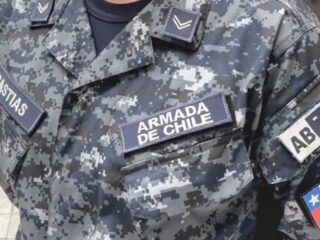 Armada de Chile presenta nuevo uniforme azul pixelado de alta resistencia