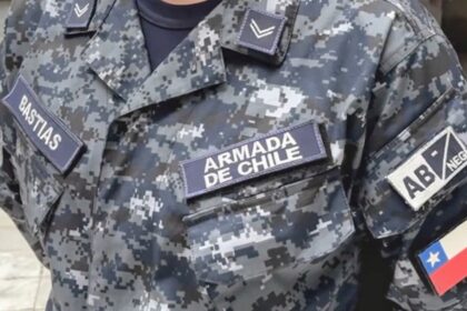 Armada de Chile presenta nuevo uniforme azul pixelado de alta resistencia
