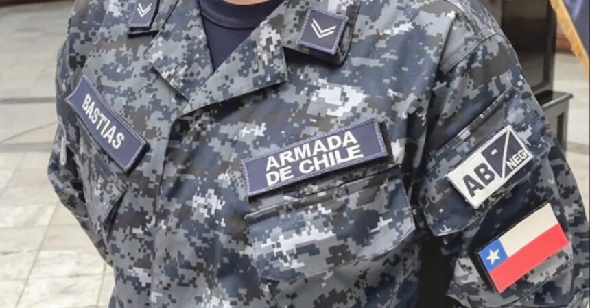 Armada de Chile presenta nuevo uniforme azul pixelado de alta resistencia