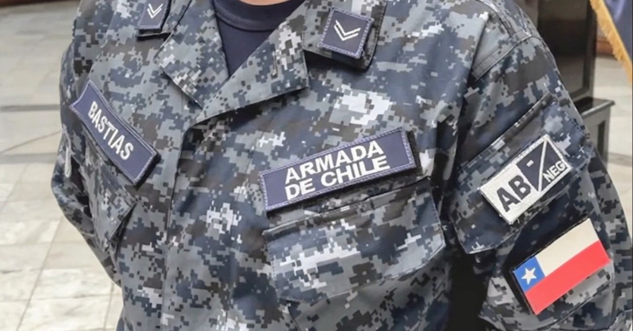 Armada de Chile presenta nuevo uniforme azul pixelado de alta resistencia