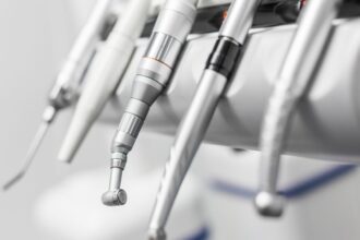 Formalizan a dentista por negligencia en Hospital de Coronel: cuasidelito de lesiones graves