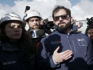 Presidente Gabriel Boric viaja a Puerto Varas tras tornado devastador