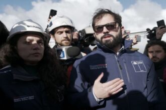 Presidente Gabriel Boric viaja a Puerto Varas tras tornado devastador