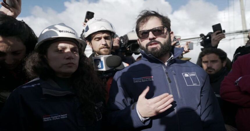 Presidente Gabriel Boric viaja a Puerto Varas tras tornado devastador