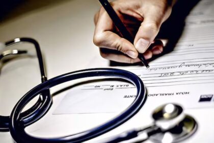 Contraloría cuestiona falta de control en licencias médicas de funcionarios