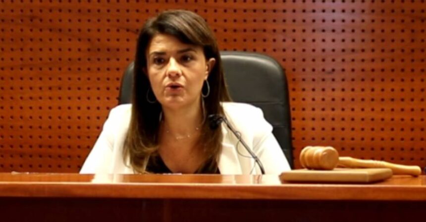 Suspenden a Ministra Verónica Sabaj por comunicaciones privadas con abogado