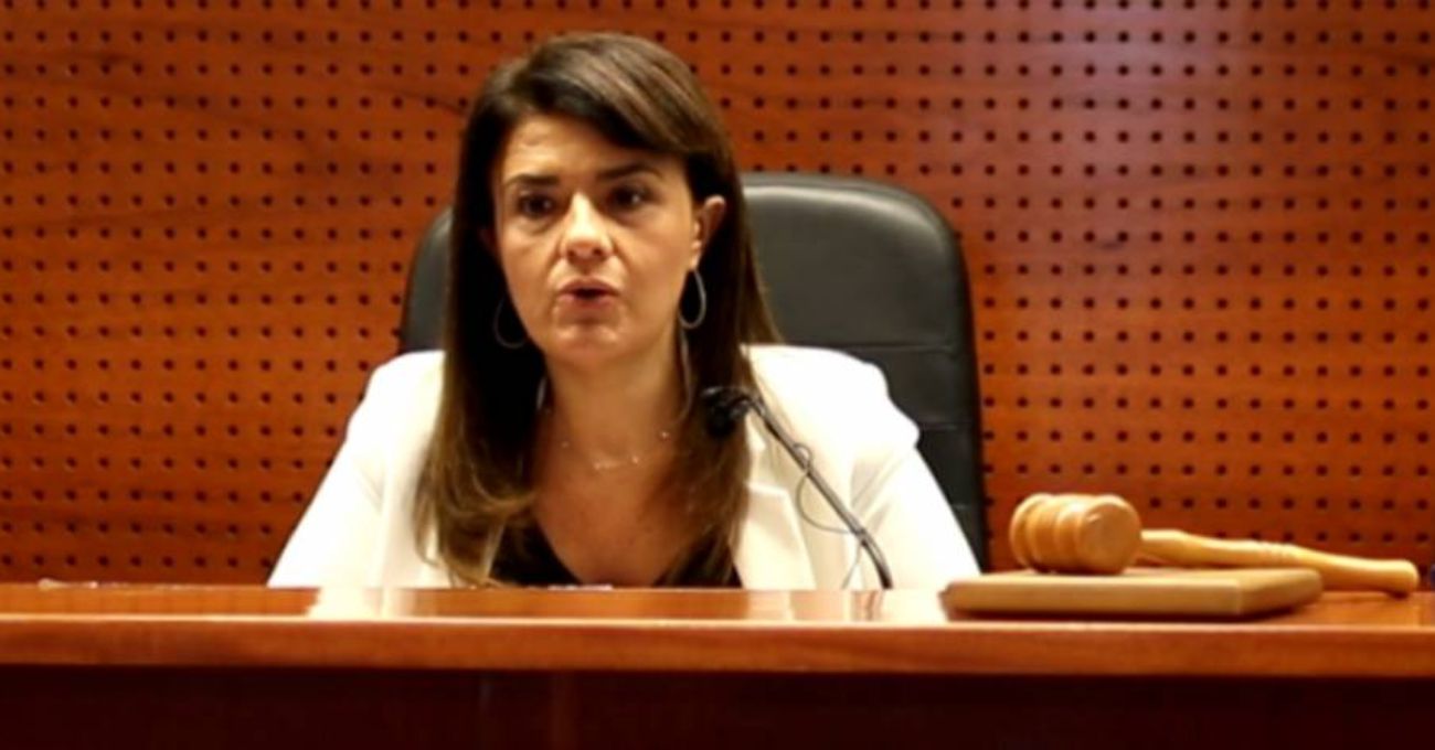 Suspenden a Ministra Verónica Sabaj por comunicaciones privadas con abogado