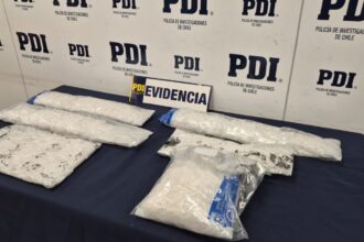 Detienen a británico con 5.1 kilos de metanfetaminas en Santiago
