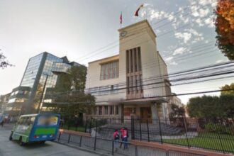 Corte Suprema respalda norma de colegio sobre cabello largo en alumnos