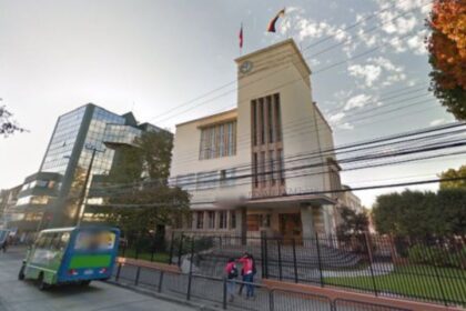 Corte Suprema respalda norma de colegio sobre cabello largo en alumnos