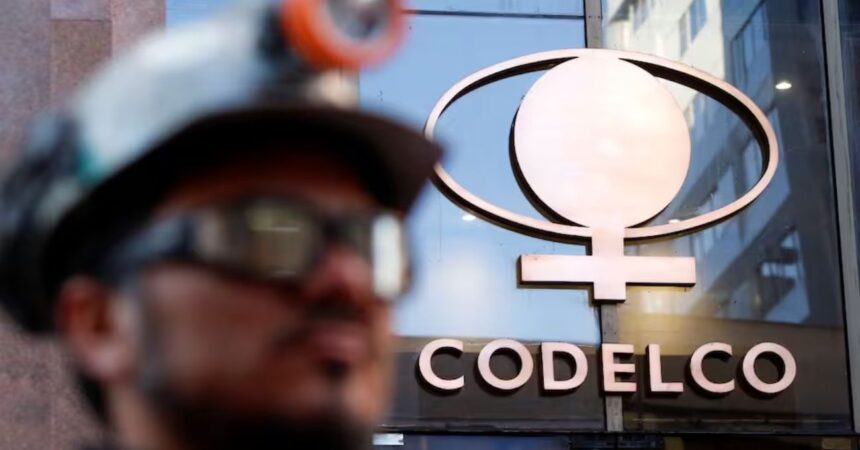 Escándalo en Codelco: Despiden a 21 trabajadores por viajes irregulares