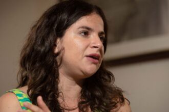 Ministra de la Mujer dispuesta a reducir semanas en proyecto de ley