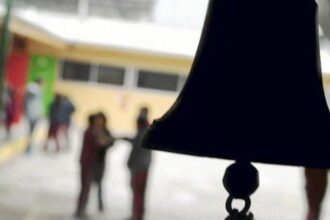 Semana violenta en escuelas chilenas: Alcalde pide medidas urgentes y formalizan presuntos responsables