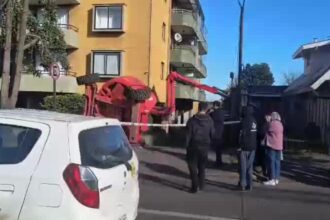 Dos heridos por caída de grúa en Temuco: investigan accidente grave