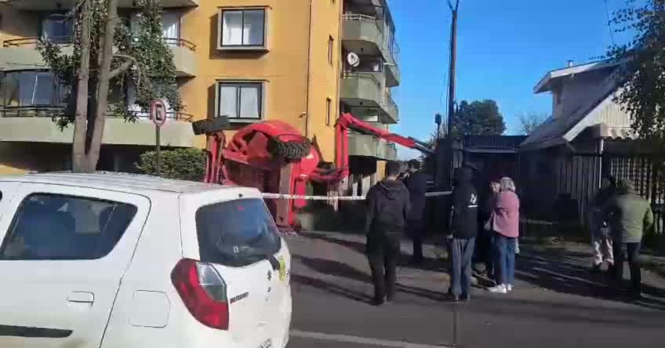 Dos heridos por caída de grúa en Temuco: investigan accidente grave