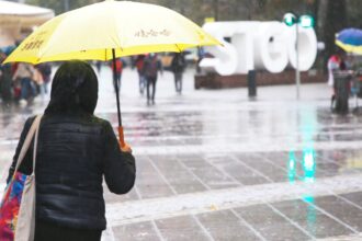 Centro noruego anticipa lluvias en Santiago este fin de semana: Revisa cuándo y cuánto podría llover