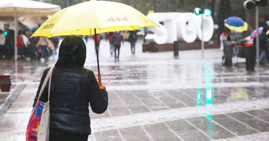 Centro noruego anticipa lluvias en Santiago este fin de semana: Revisa cuándo y cuánto podría llover