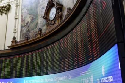 Bolsa de Santiago alcanza récord histórico tras tregua comercial entre EEUU y China
