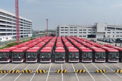 Así son los nuevos buses chinos del sistema RED que circularán por Santiago: con Wi-Fi, USB y sensores de última generación