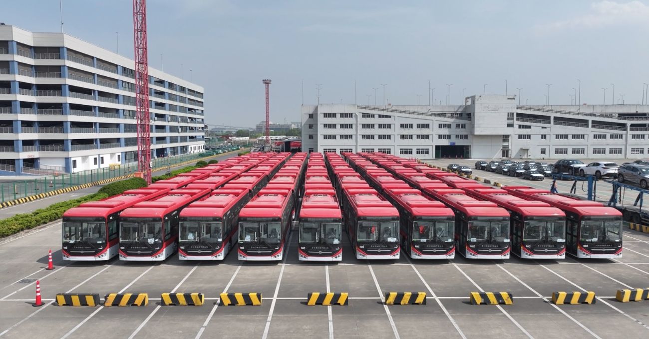 Así son los nuevos buses chinos del sistema RED que circularán por Santiago: con Wi-Fi, USB y sensores de última generación