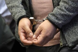 Inspectores municipales de Alto Hospicio quedan en prisión preventiva por apremios ilegítimos y porte de arma