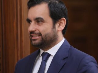 Ministro Gajardo califica como "graves" las acusaciones de espionaje del Frente Amplio: "No nos corresponde calificarlas"