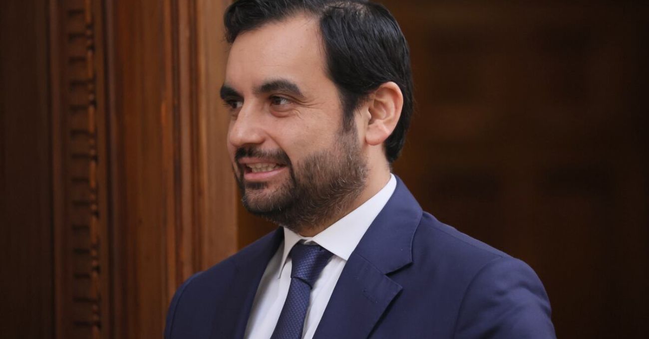 Ministro Gajardo califica como "graves" las acusaciones de espionaje del Frente Amplio: "No nos corresponde calificarlas"