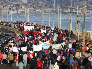Pescadores artesanales marchan al Congreso exigiendo respeto a acuerdo sobre Ley de Fraccionamiento