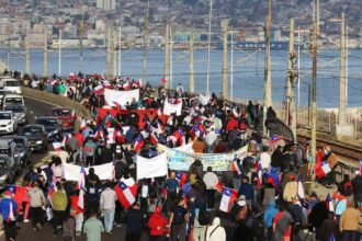 Pescadores artesanales marchan al Congreso exigiendo respeto a acuerdo sobre Ley de Fraccionamiento