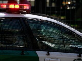 Cinco detenidos en La Granja por clonar llaves electrónicas y robar autos: uno de ellos tiene solo 15 años