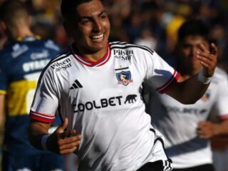 Jordhy Thompson expresa su anhelo de volver a Colo Colo: “Yo jugaría gratis si fuera necesario”