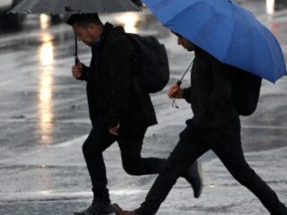 Santiago se prepara para la lluvia, viento y posibles cortes de luz: Este es el plan de contingencia de las empresas eléctricas