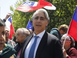 ME-O promete estadio para la “U” si hinchas lo apoyan con firmas para su candidatura presidencial