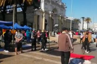 Alcalde de Estación Central pide presencia militar ante masivo comercio ambulante