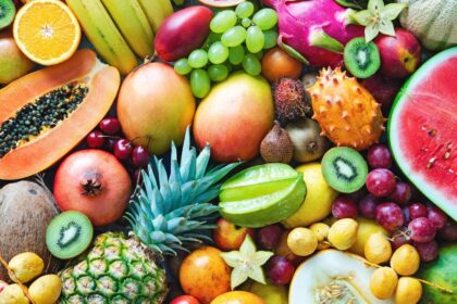 ¿Cuándo es realmente necesario pelar las frutas? Beneficios, precauciones y mitos