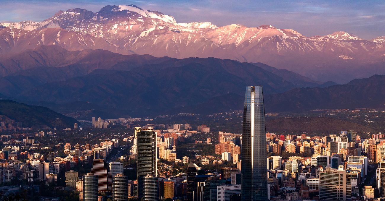 PIB de Chile crece 2,3% en el primer trimestre de 2025: supera expectativas del mercado