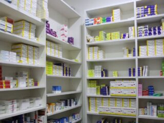 Proyecto busca eliminar el IVA de los medicamentos: ¿en qué consiste y cómo beneficiaría a las familias?