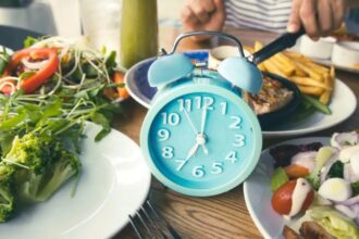 ¿Cuál es la mejor hora para almorzar? La ciencia revela el horario ideal para cuidar tu metabolismo
