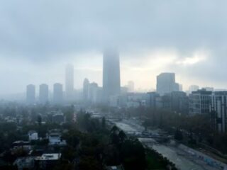 Nuevo sistema frontal llegará a la Región Metropolitana: ¿Cuándo lloverá en Santiago?