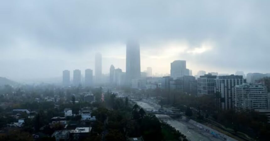 Nuevo sistema frontal llegará a la Región Metropolitana: ¿Cuándo lloverá en Santiago?