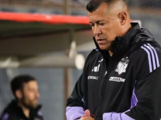Jorge Almirón en la cuerda floja: Colo Colo vota este martes su continuidad