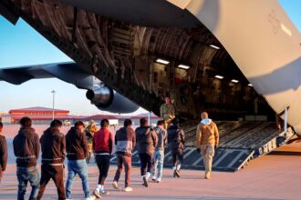 Chile recibe a 44 connacionales deportados desde Estados Unidos tras coordinación bilateral