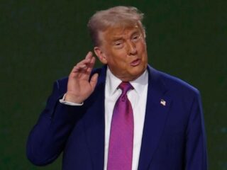 Trump intensifica presión contra Harvard y Apple: frena matrícula de extranjeros y lanza amenaza arancelaria