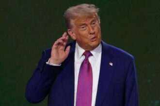 Trump intensifica presión contra Harvard y Apple: frena matrícula de extranjeros y lanza amenaza arancelaria